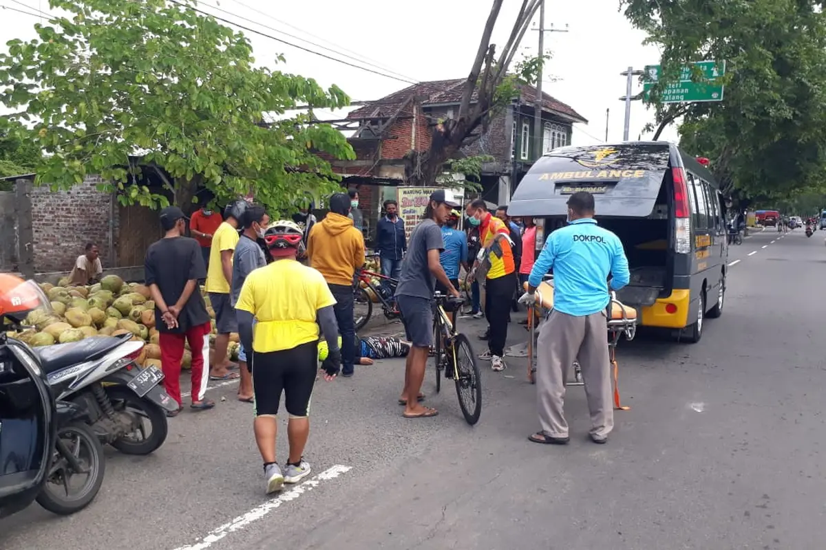 Pesepeda ditemukan meninggal di Tanggulangin Sidoarjo. (Dian Kurniawan/Liputan6.com)