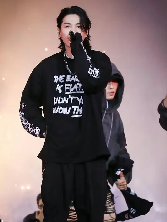 Pria kelahiran 9 Maret 1993 ini pun diketahui akan memulai tur dunia dalam konser solo bertajuk Agust D Tour pada 26 April 2023 mendatang di Amerika Serikat. Konser tersebut sendiri akan berakhir di Korea Selatan pada 25 Juni 2023. (Liputan6.com/IG/@agustd)