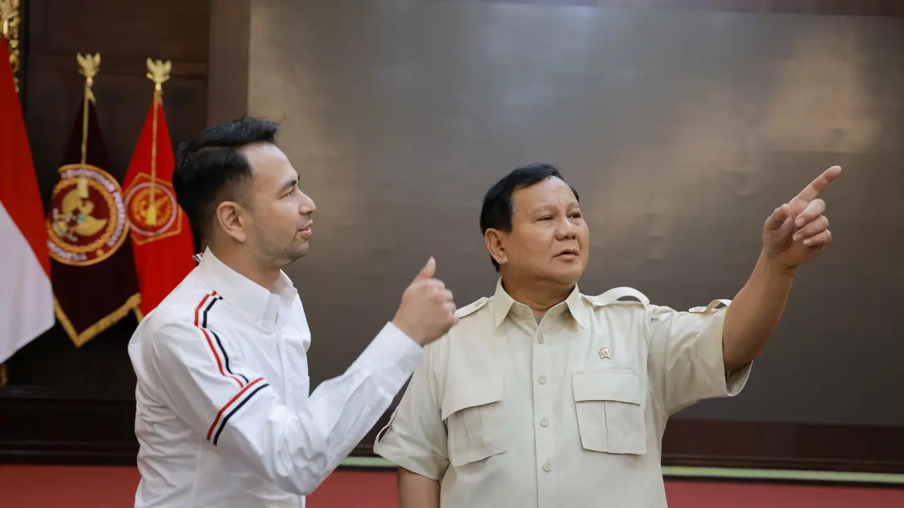Artis sekaligus Pengusaha Raffi Ahmad mengunjungi kantor Menteri Pertahanan Prabowo Subianto di Jalan Medan Merdeka Barat, Gambir, Jakarta Pusat, Senin (31/7/2023).