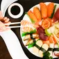 Tak cuma enak, makan sushi bikin panjang umur. (Foto: http: www.personalitytutor.com)