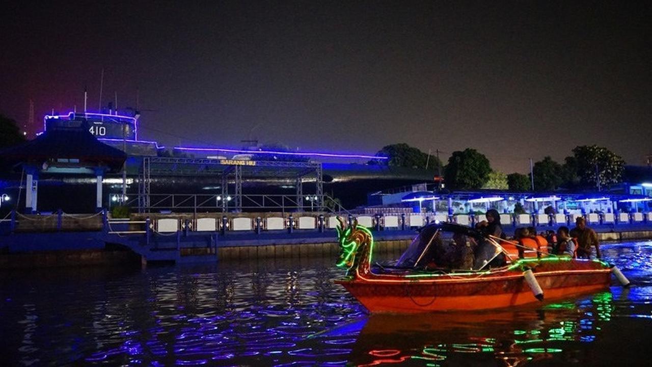 Potret Wisata Perahu Sungai Kalimas Surabaya (sumber: humassurabaya)