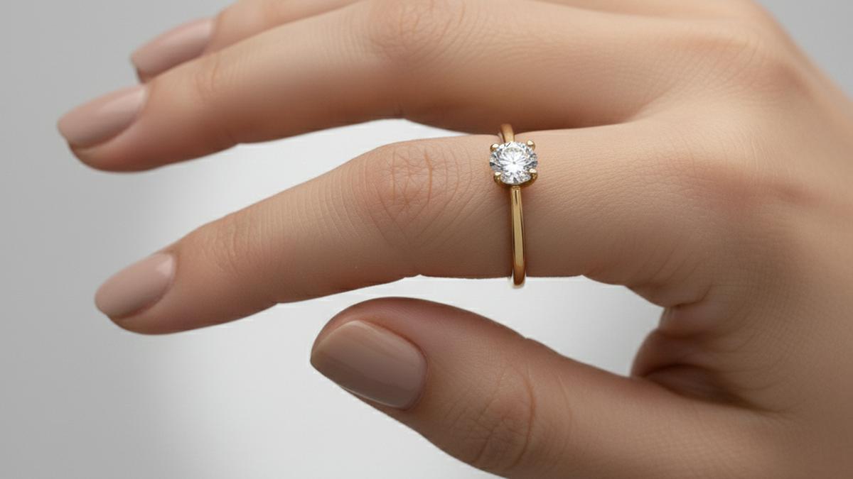 8 Model Cincin Emas di Jari Telunjuk, Tren Stylish 2025 yang Elegan dan Berkarakter