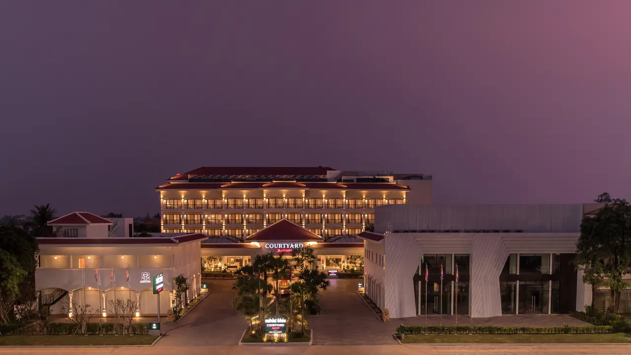 Berlibur di Courtyard by Marriott Siem Reap Kamboja