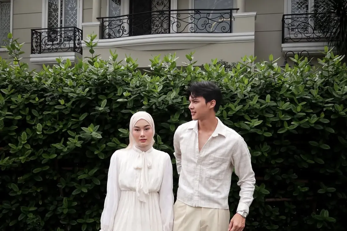 Gaya Couple Minimalis ala Dinda Hauw dan Rey Mbayang, Simpel tapi Serasi