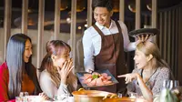 Ilustrasi dinner dan hangout saat Valentine memanfaatkan rekomendasi Sabrina BRI. (Tomwang/depositphotos).