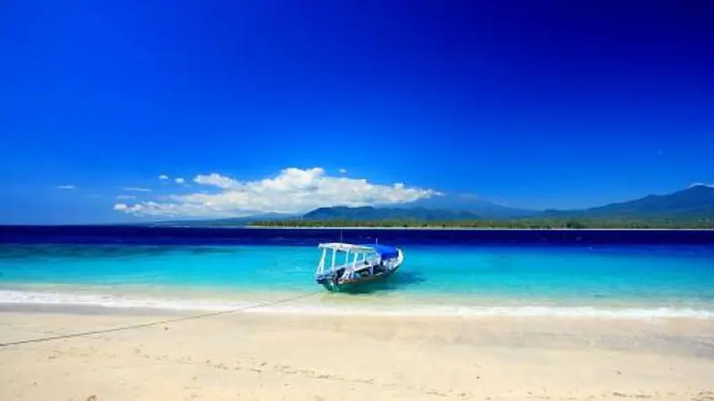 Pantai Dugong Trikora