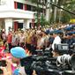 Polri memberikan penghargaan untuk Wapres Jusuf Kalla. (Liputan6.com/ Ady Anugrahadi)