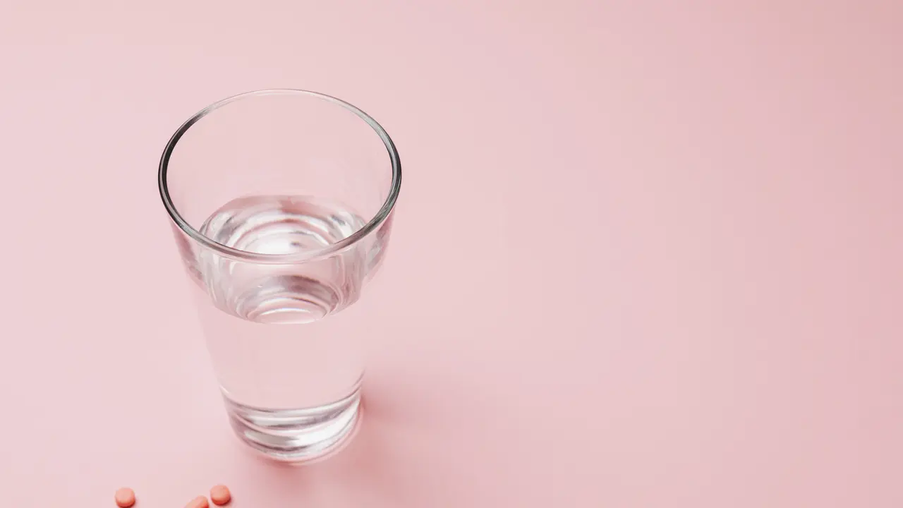 Minum Obat Penurun Demam