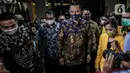 Ketua Umum Parta Demokrat Agus Harimurti Yudhoyono beserta jajaran pengurus partai tiba di kantor DPP Partai Golkar, Jakarta, Kamis (25/6/2020). AHY melakukan pertemuan untuk membahas Pilkada serentak 2020 serta pembangunan perekonomian saat pandemi COVID-19 ini. (Liputan6.com/Johan Tallo)