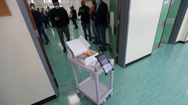 Troli Robot Bantu Tangani Pasien Covid-19