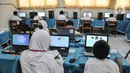 Siswa kelas 5 saat mengikuti kegiatan Asesmen Nasional Berbasis Komputer (ANBK) di SDN Pulogadung 05 Pagi, Jakarta Timur, Selasa (25/10/2022). Kementerian Pendidikan Kebudayaan Riset dan Teknologi (Kemendikbud Ristek) secara serentak menggelar ANBK 2022 tingkat SD/MI atau sederajat yang bertujuan untuk melihat kemampuan sekolah secara keseluruhan dalam pelaksanaan pendidikan, dan tujuan akhirnya adalah untuk peningkatan mutu sekolah. (merdeka.com/Iqbal S. Nugroho)