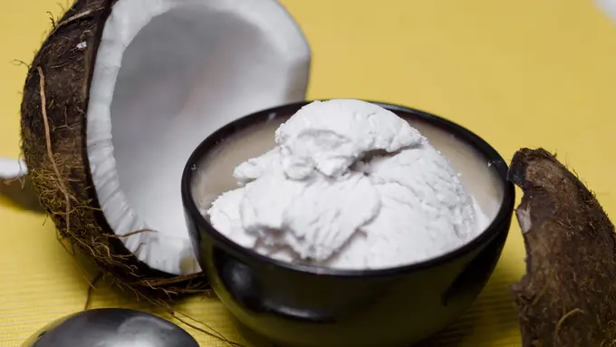 7 Produk Kecantikan yang Bisa Digantikan dengan Minyak Kelapa