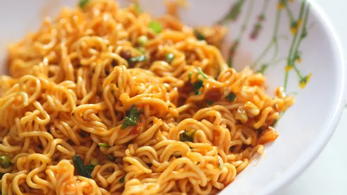 [Bintang] 7 Resto Ciamik yang Mengandalkan Mi Instan Sebagai Menu Utama