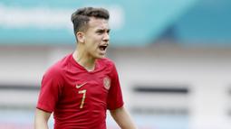 Egy Maulana - Gelandang Lechia Gdansk ini beberapa kali membahayakan pertahanan Thailand. Egy menjadi inisiator gol kedua Indonesia yang dicetak Evan Dimas berkat tusukan dan tembakan keras langsung ke arah gawang. (Bola.com/M Iqbal Ichsan)