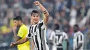 Penyerang Juventus, Paulo Dybala, merayakan gol yang dicetaknya ke gawang Chievo pada laga Serie A Italia di Stadion Allianz, Turin, Sabtu (9/9/2017). Juventus menang 3-0 atas Chievo. (AP/Alessandro Di Marco)