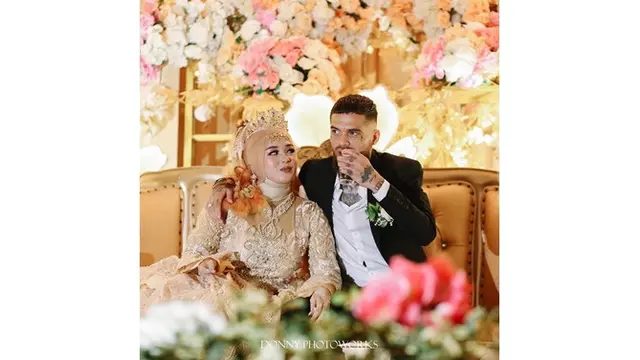 Dikabarkan Hamil Anak Pertama, Ini 7 Potret Mesra Diego Michiels dan Istri
