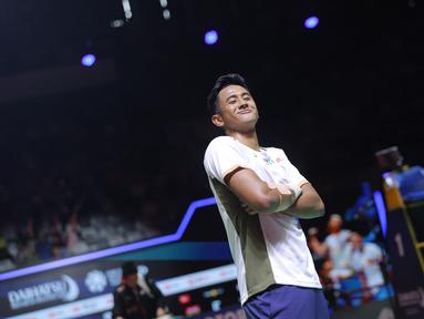 Pebulu tangkis tunggal putra Indonesia, Alwi Farhan merayakan kemenangan atas wakil Thailand, Panitchaphon Teeraratsakul dalam laga final Indonesia Masters 2026 di Istora, Senayan, Jakarta, Minggu (25/01/2026). (Bola.com/Bagaskara Lazuardi)