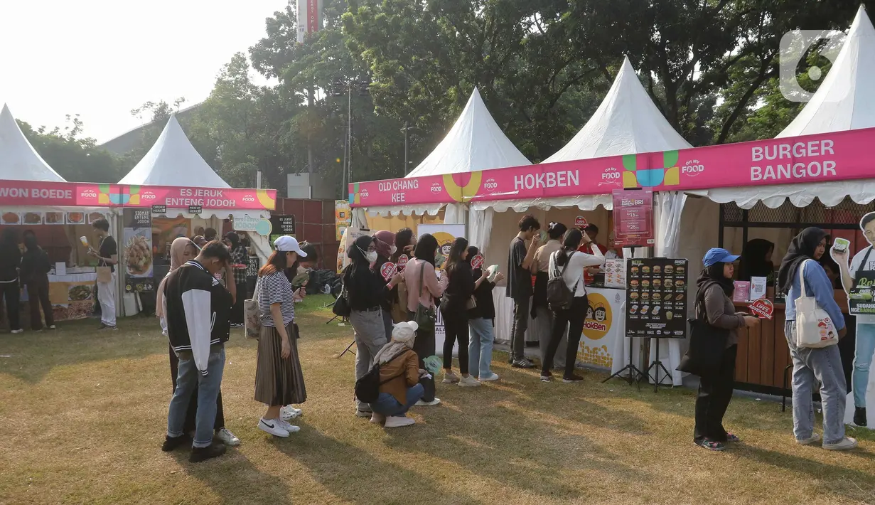 Mulai dari Hokben, Mie Sedap hingga Burger Bangor tersedia di area event KapanLagi Buka Bareng BRI Festival 2024. (Liputan6.com/Herman Zakharia)