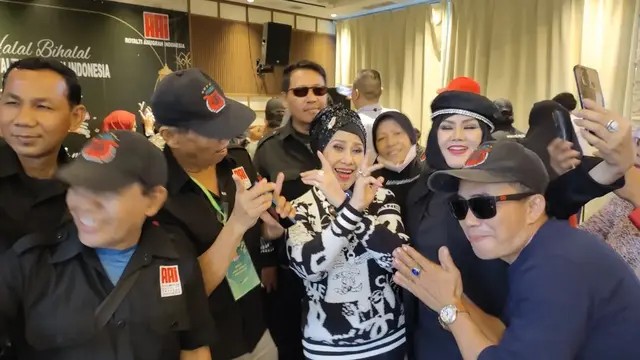6 Momen Reuni Pedangdut Era 80-an, Gaya Elvy Sukaesih Curi Perhatian
