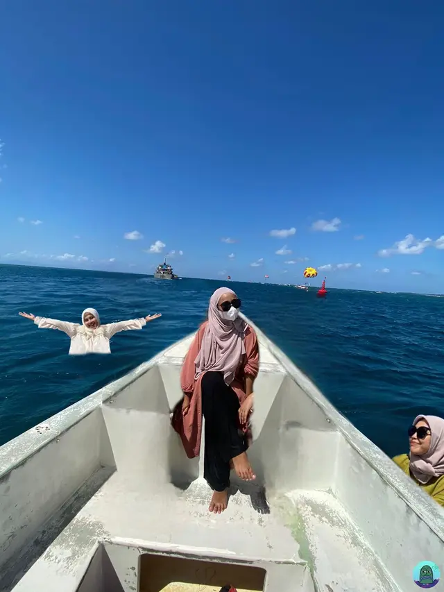 Wanita Ini Minta Foto Kedua Temannya Dihapus, 7 Hasil Editannya Bikin Tepuk Jidat