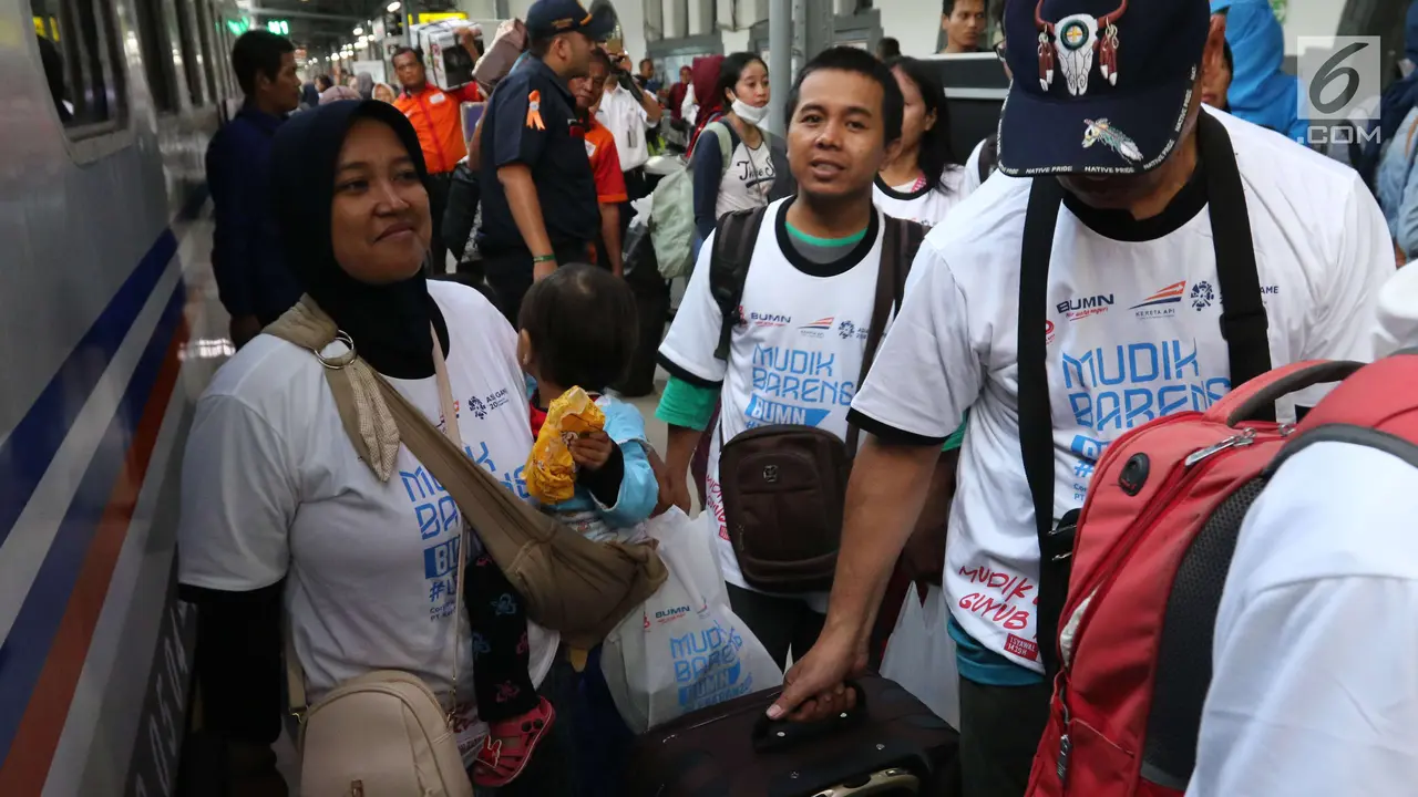 PT KAI Berangkatkan Peserta Mudik Gratis di Stasiun Senen