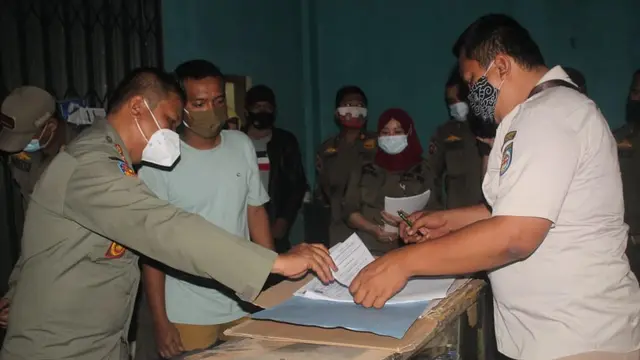 Ratusan Botol Miras di Sita Satpol PP Kota Depok