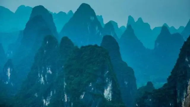  Pegunungan Karst, China Selatan