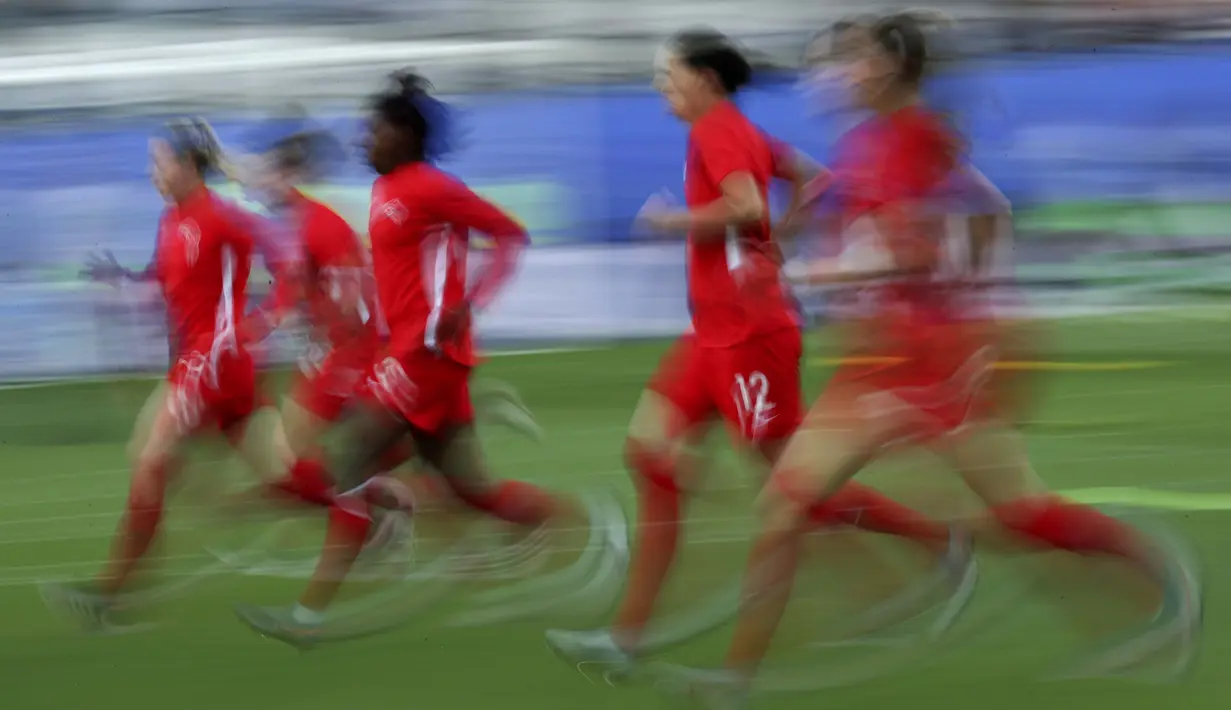 Timnas wanita Kanada menjalani latihan sebelum menghadapi Selandia Baru di Piala Dunia Wanita 2019 di Prancis.  ( AP/Francisco Seco )