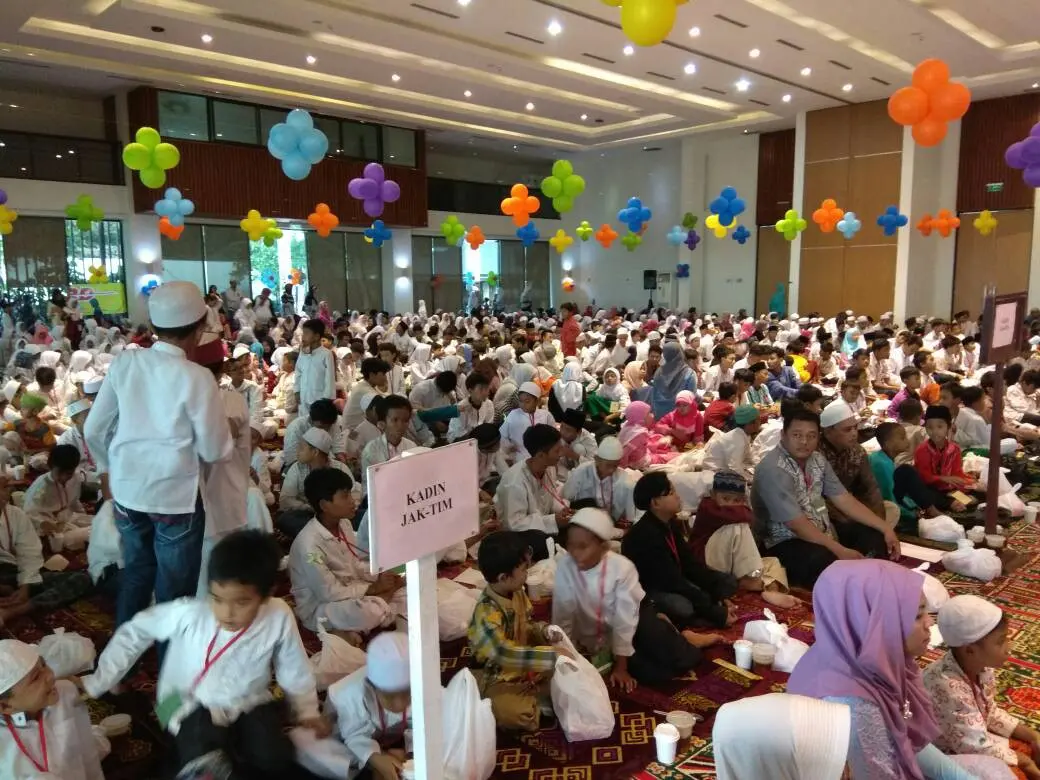 Pengurus Kadin DKI Jakarta menggelar acara buka puasa bersama dengan 1000 anak yatim dan dhuafa