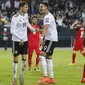 Striker Jerman, Sandro Wagner, melakukan selebrasi usai mencetak gol ke gawang Azerbaijan pada laga kualifikasi Piala Dunia di Stadion Fritz Walter, Minggu (8/10/2017). Jerman menang 5-1 atas Azerbaijan. (AP/Michael Probst)