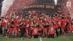 Pemain Persija Jakarta merayakan selebrasi usai laga final Piala Presiden 2018 melawan Bali United di Stadion Utama GBK, Senayan, Jakarta, Sabtu (17/2). Persija menang 3-0 atas Bali United. (Liputan6.com/Arya Manggala)