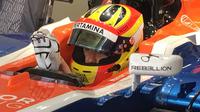 Pebalap Manor Racing asal Indonesia, Rio Haryanto, berada di posisi ke-19 dalam latihan bebas ketiga F1 GP Rusia di Sirkuit Sochi Autodrom, Rusia, Sabtu (30/4/2016). (Bola.com/Twitter/Manorracing)