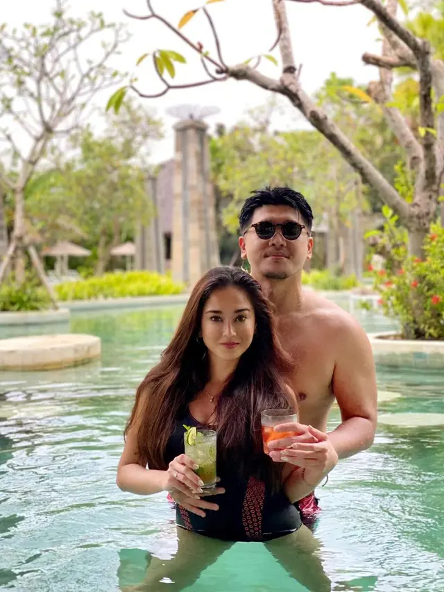 Momen Natasha Ratulangi dan Suami Bulan Madu di Bali, Tampil Mesra. (Sumber: Instagram/natasharatulangi)