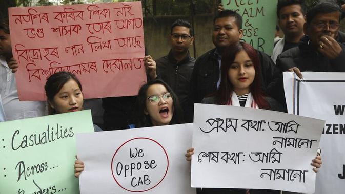 Masyarakat India mengadakan demonstrasi terkait sahnya RUU yang dinilai anti-muslim. (AP/ Manish Swarup)