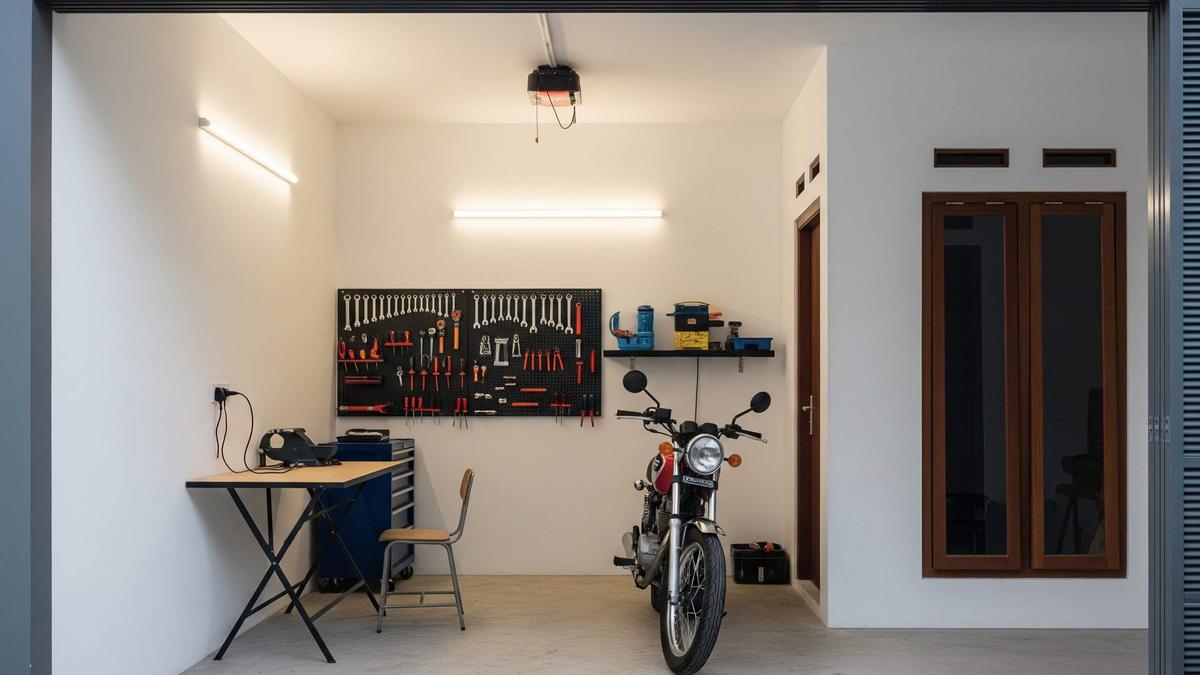 10 Ide Garasi Motor Sederhana di Samping Rumah, Minimalis, Aman, dan Estetik