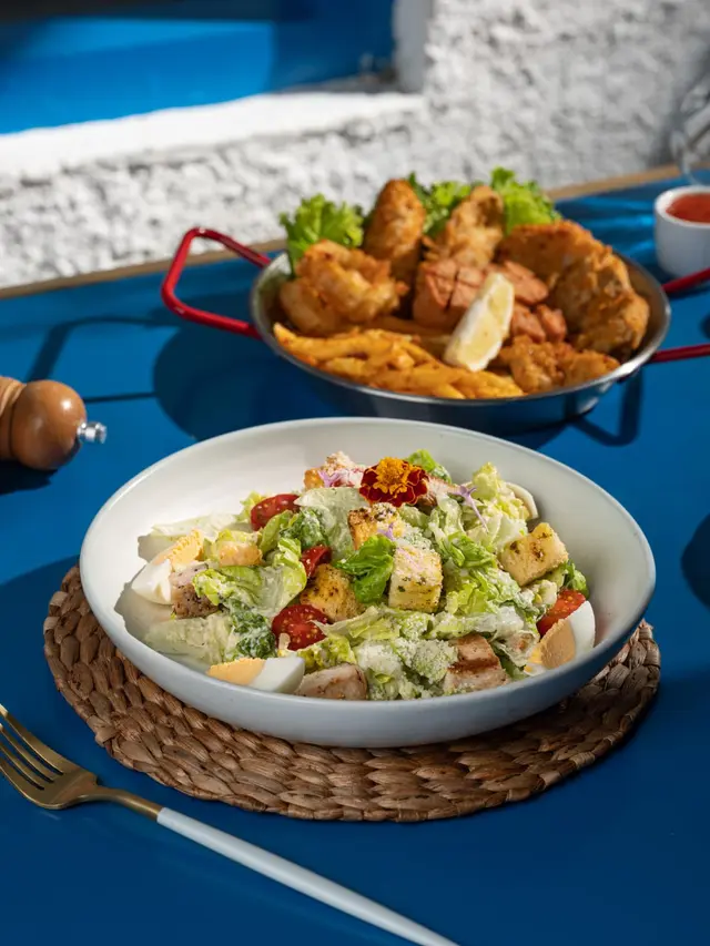 Menikmati Kuliner Favorit dengan Suasana khas Santorini di Ujung Pulau Jawa