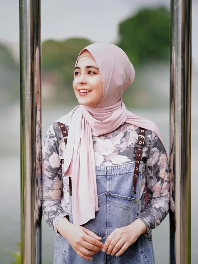 7 Potret Terbaru Risty Tagor, Lebih Fokus Pada Anak Pasca Dikabarkan Bercerai Lagi