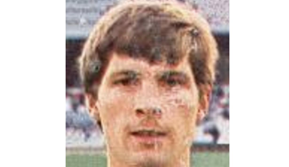 Alan Campbell adalah pemain asal Skotlandia yang bermain untuk klub Racing de Santander tahun 1984-1986 dan mencetak 15 gol selama berkiprah di La Liga Spanyol. (www.bdfutbol.com)
