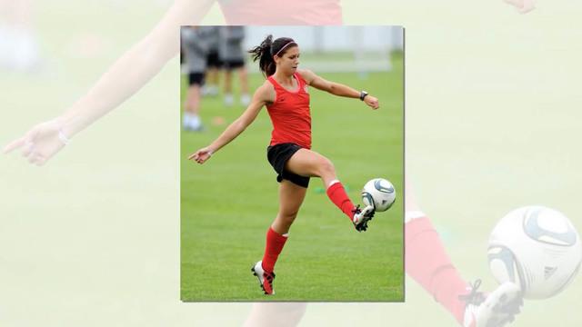 10 pesepak bola wanita dunia tercantik di tahun 2015 versi Alltimebest, Alex Morgan asal Amerika Serikat menjadi urutan nomer satu.