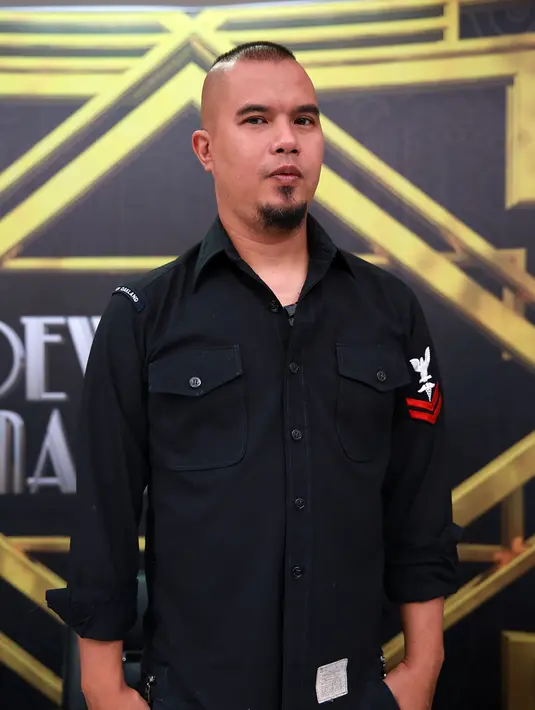 Diakui pula oleh Ahmad Dhani jika dirinya yang meminta sendiri kepada Deddy Corbuzier untuk diwawancara. Dhani juga mengaku tak ada alasan lain ketika mengikut jejak istri yang dinikahi siri olehnya tersebut. (Deki Prayoga/Bintang.com)