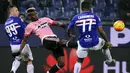 Pemain Sampdoria, Antonio Cassano (kiri) dan Carlos Carbonero (kanan) i berebut bola dengan Paul Pogba pada lanjutan Liga Italia Serie A di Stadion Marassi, Genoa, Senin (11/1/2016) dini hari WIB.    (REUTERS/Giorgio Perottino)