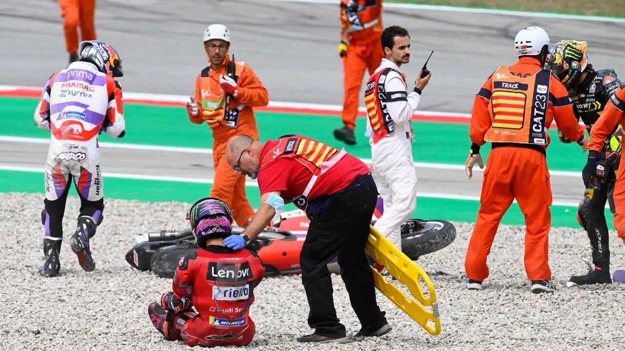 Foto: Detik-Detik Kecelakaan yang Melibatkan 5 Pembalap di MotoGP Catalunya