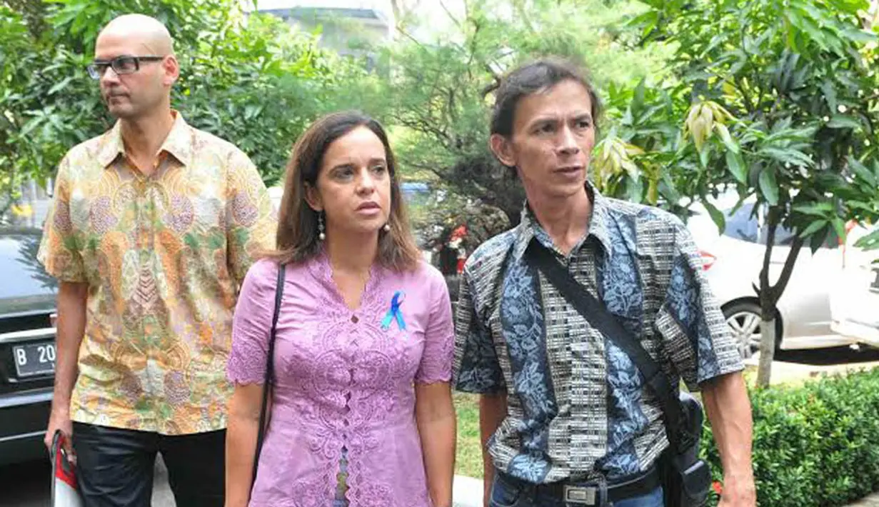 Dua orang guru dan staf Jakarta International School (JIS) mendatangi Polda Metro Jaya (Liputan6.com/ Johan Tallo)