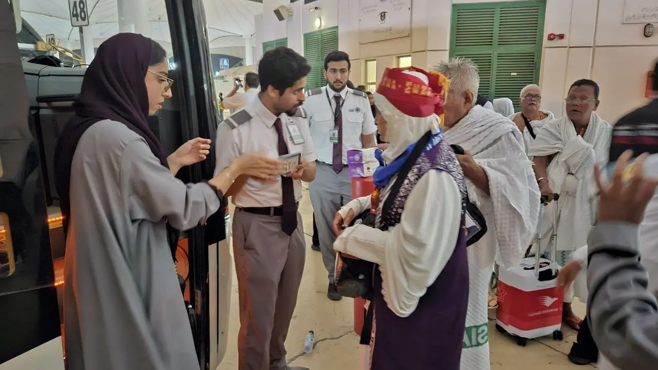 Dua kelompok terbang jemaah haji Indonesia tiba bersamaan di Bandara Internasional King Abdul Aziz Jeddah, Jumat (24/5/2024).