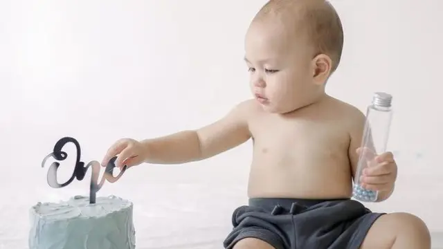 Potret Archie saat melakukan photoshoot spesial 1 tahun (Sumber: Instagram/@marcelchandra dan Instagram/@deasypriscilla)