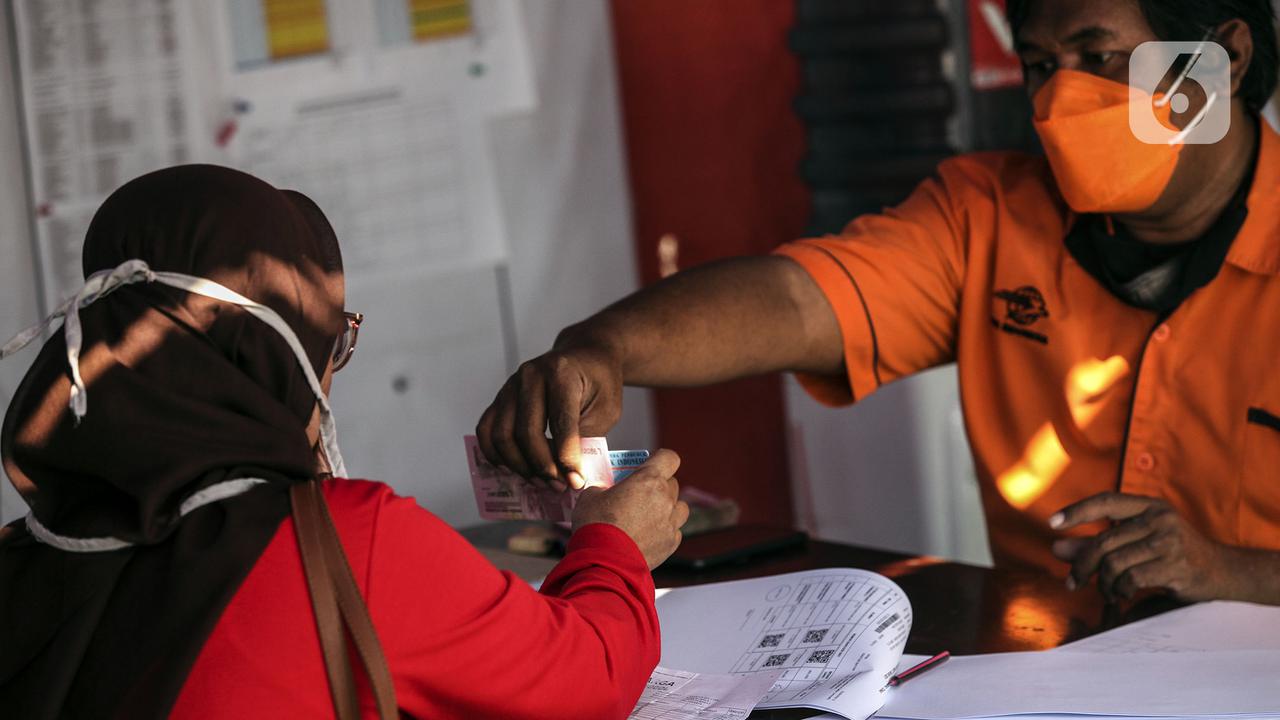 FOTO: Penyaluran Bansos untuk Warga Terdampak Pandemi COVID-19