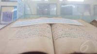 Tafsir Alquran karya Sunan Bonang yang berumur lebih dari 5 abad itu pun masih terjaga dan tersimpan rapih dalam sebuah almari kaca