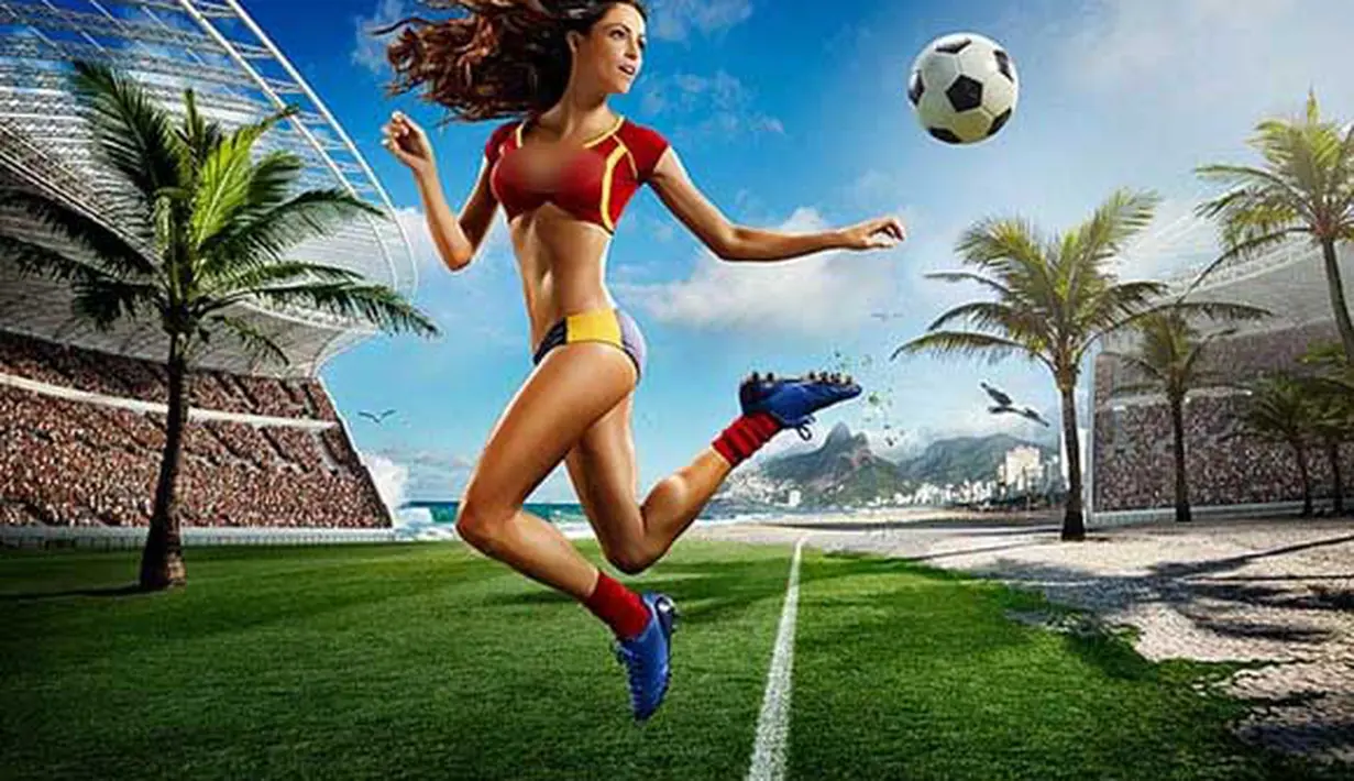 Model seksi mengenakan jersey hot dari kesebelasan Spanyol (Foto:Tim Tadder)