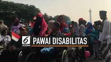 Ratusan penyandang disabilitas menggelar pawai budaya. Mereka berjalan kaki dari kawasan Monumen Nasional menuju Hotel Indonesia, Selasa (27/8/2019). Menggunakan berbagai pakaian daerah, mereka menyampaikan sejumlah tuntutan.