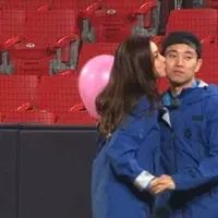 Aksi romantis Gary dan Song Ji Hyo dalam acara Running Man 